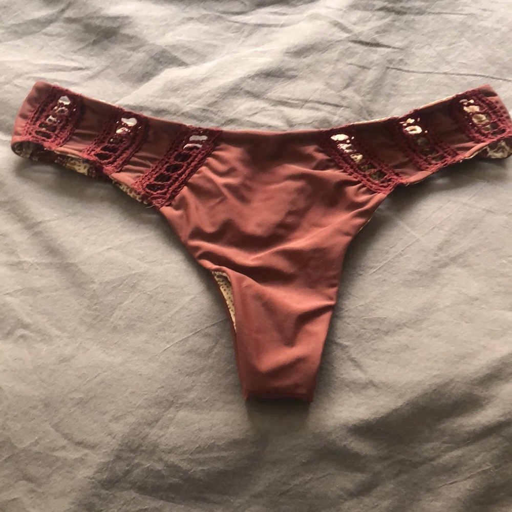 Acacia Chuns bottoms in Merlot